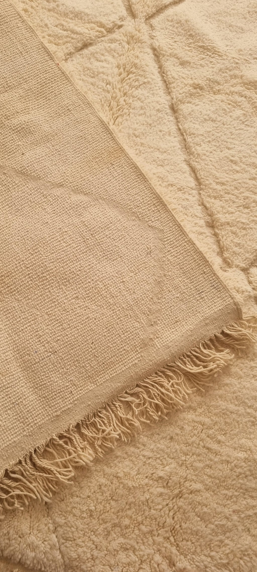Tapis Beni Ouarain écru – Losanges beige 320×215 cm – Pièce unique