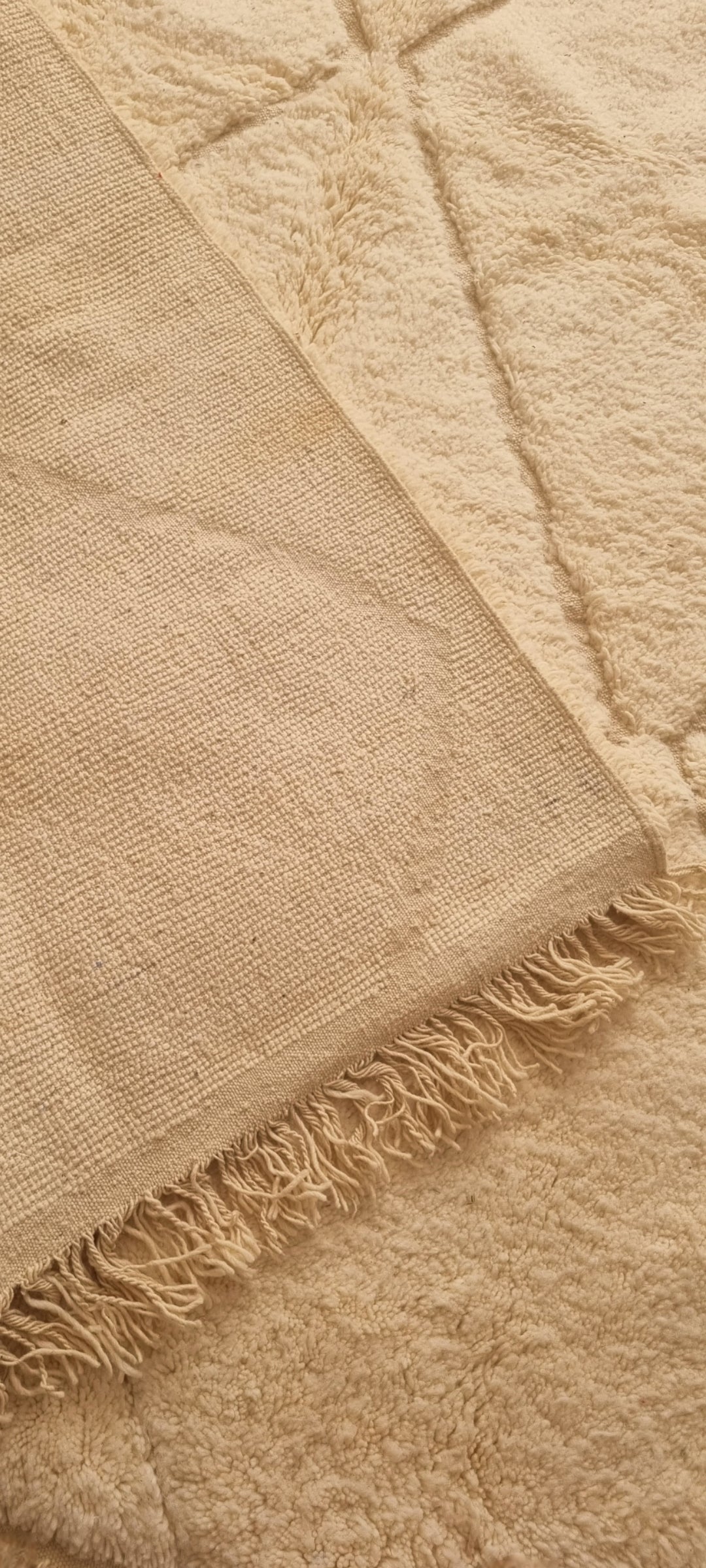 Tapis Beni Ouarain écru – Losanges beige 320×215 cm – Pièce unique
