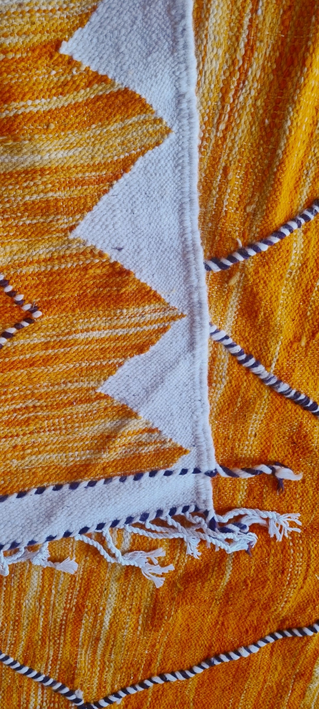 Tapis Kilim marocain moutarde – Losanges 3×2 m – Pièce unique