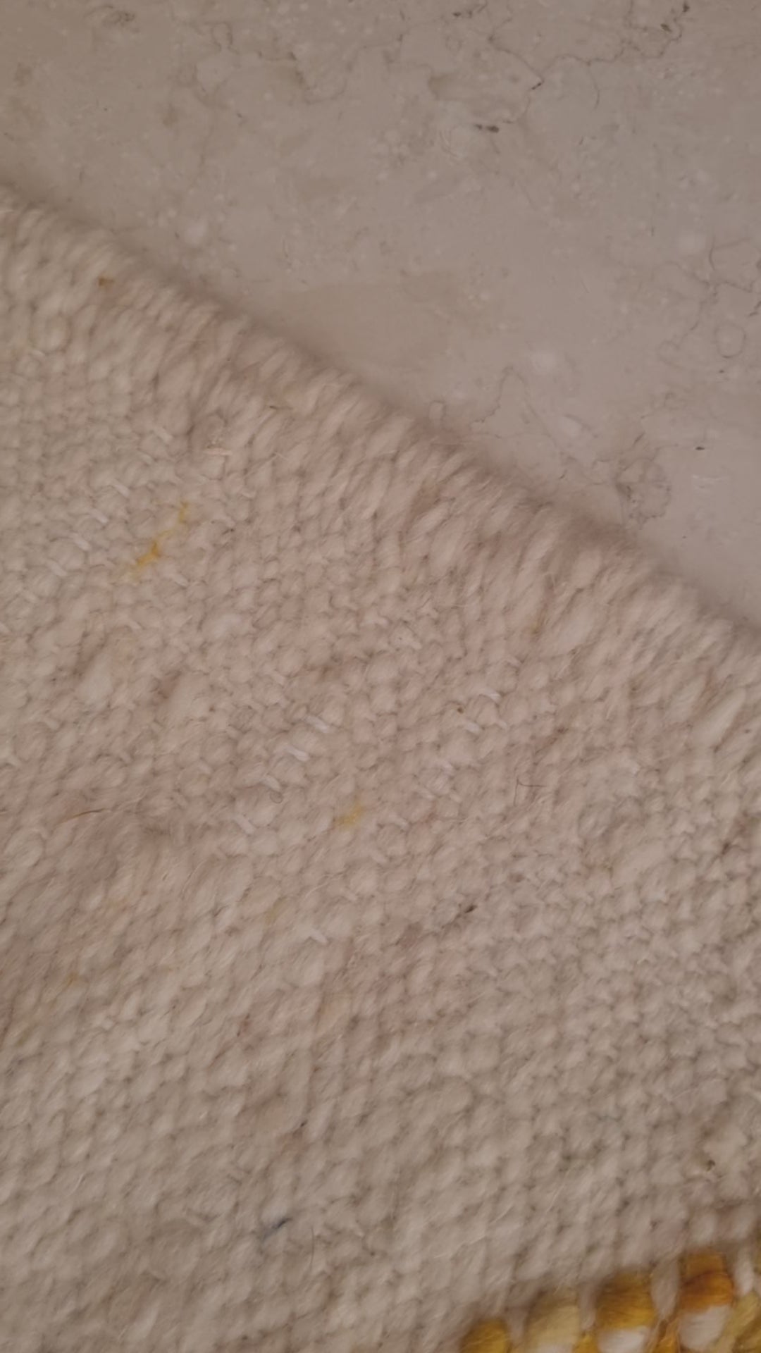 Tapis Zanafi moutarde – Motifs géométriques 200×315 cm – 100 % laine – Pièce unique